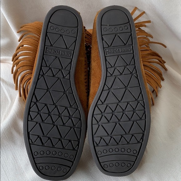Minnetonka Moccasins Hi Top Brown Suede Braid & Fringe - Picture 5 of 11
